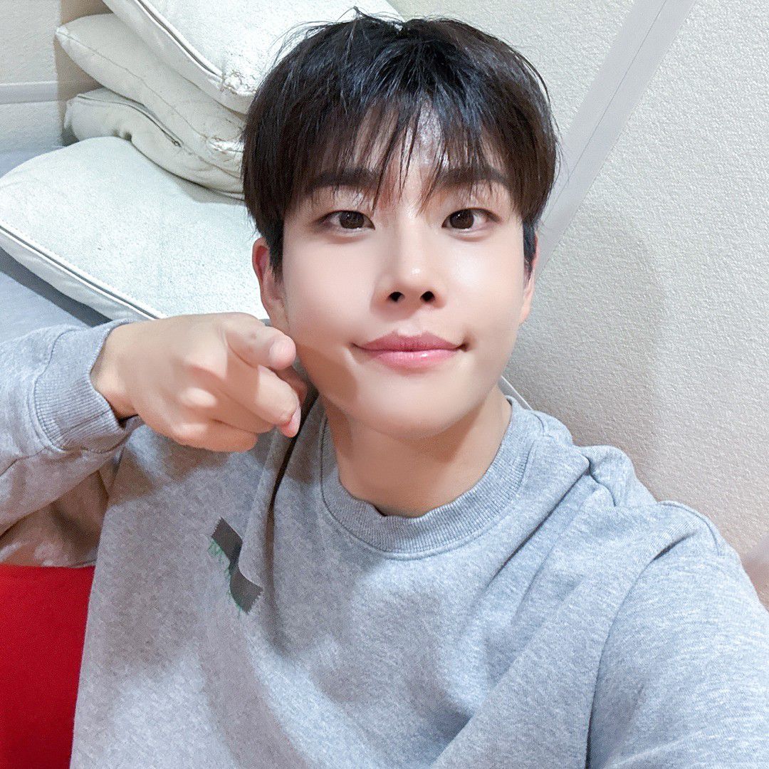 Behind-the-scenes cut of MJ (ASTRO)