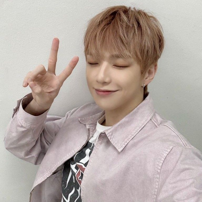 Behind-the-scenes cut of Kang Daniel