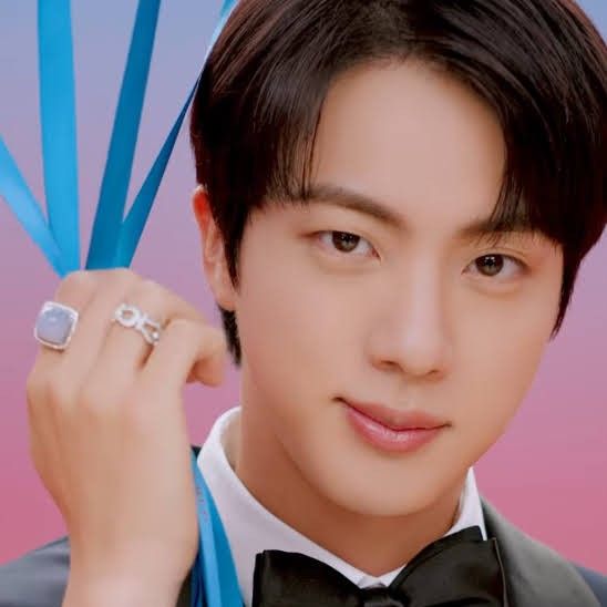 Momen yang diabadikan oleh penggemar Jin (BTS)