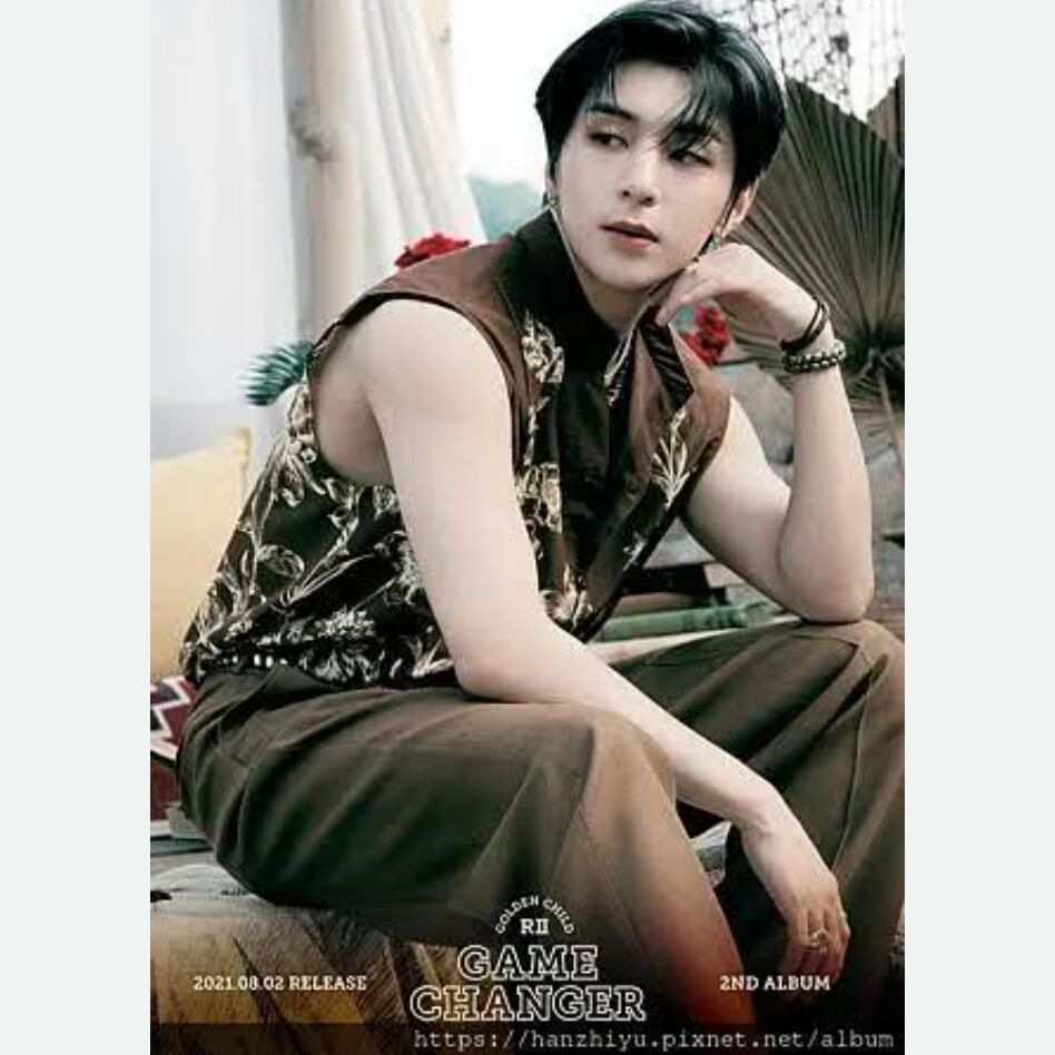 Behind-the-scenes cut of Y (GoldenChild)