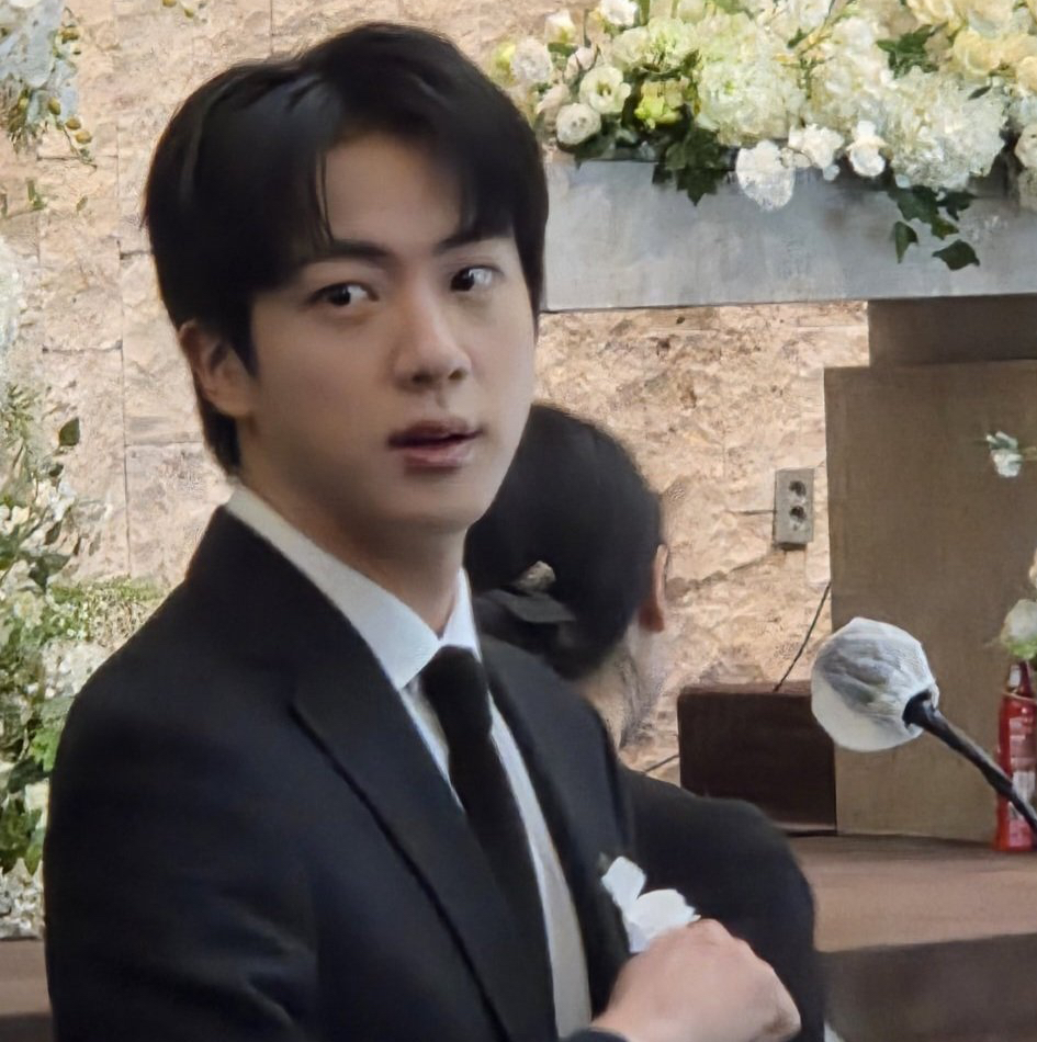 진 (방탄소년단)의 비하인드 컷