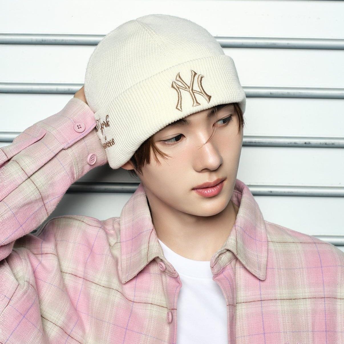 Behind-the-scenes cut of TWS