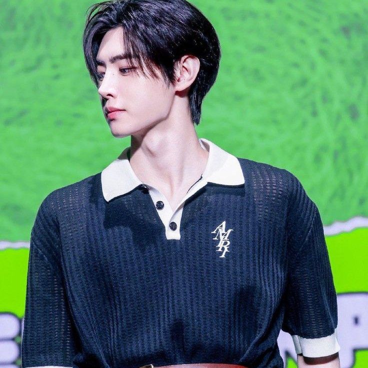 Foto aktivitas terbaru Sunghoon (ENHYPEN)