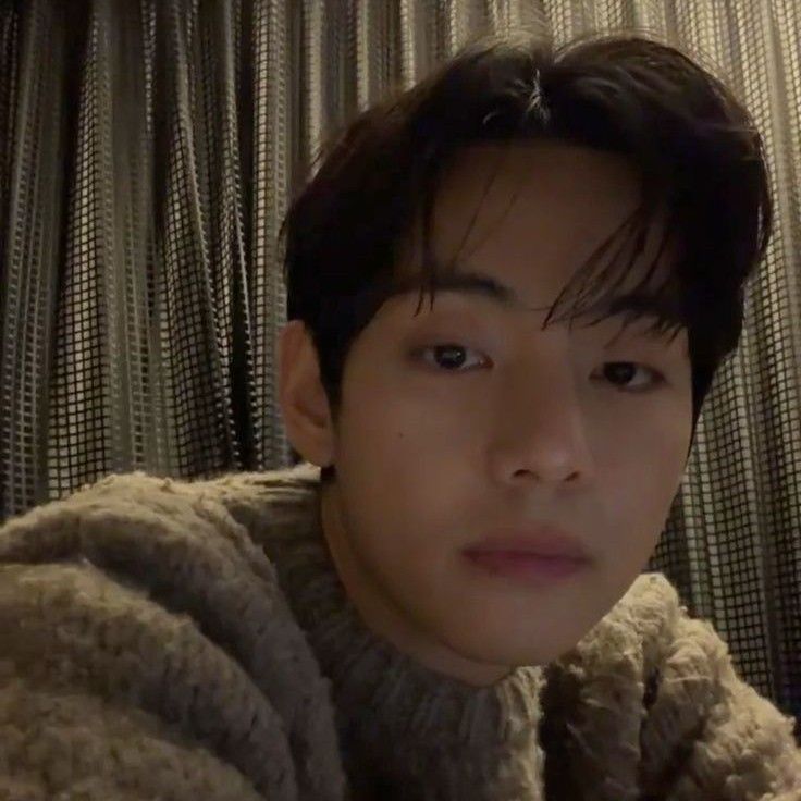 뷔 (방탄소년단)의 최신 사진