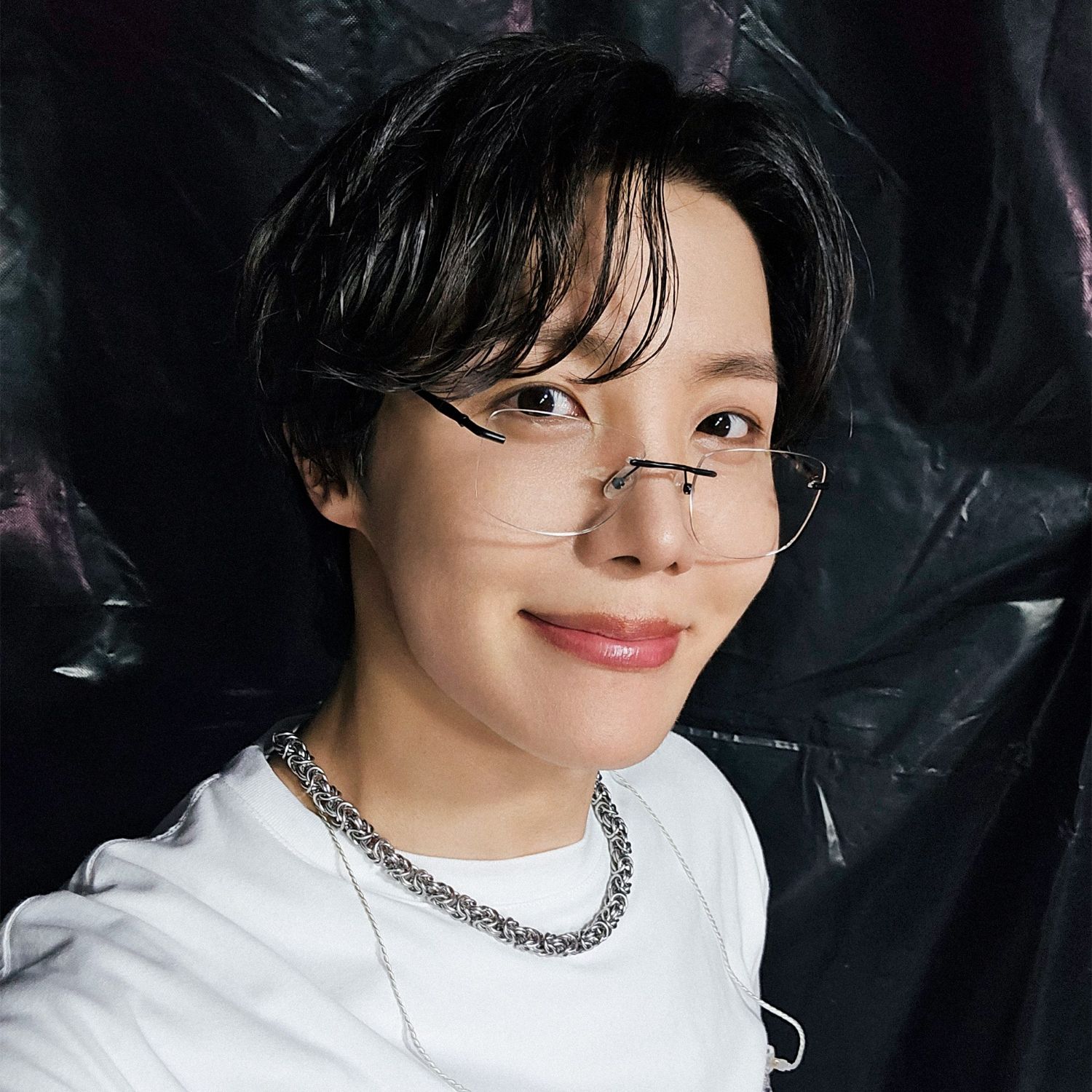Foto aktivitas terbaru j-hope (BTS)