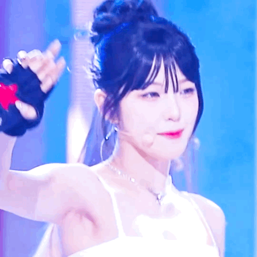 白知憲 (fromis_9)的最新照片