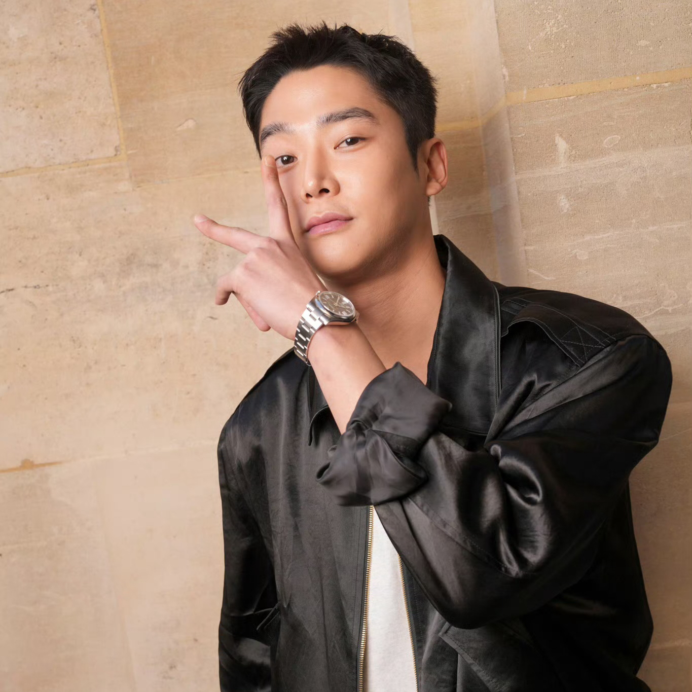 Behind-the-scenes cut of Rowoon