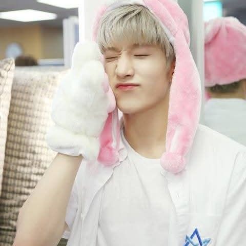 Latest photo of Jinjin (ASTRO)