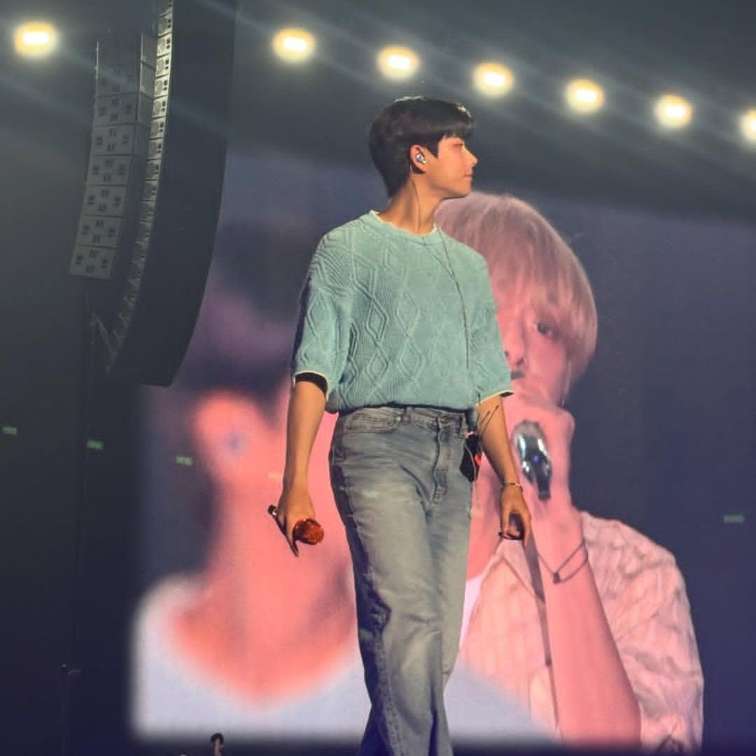 A moment captured by MJ (ASTRO)'s fan
