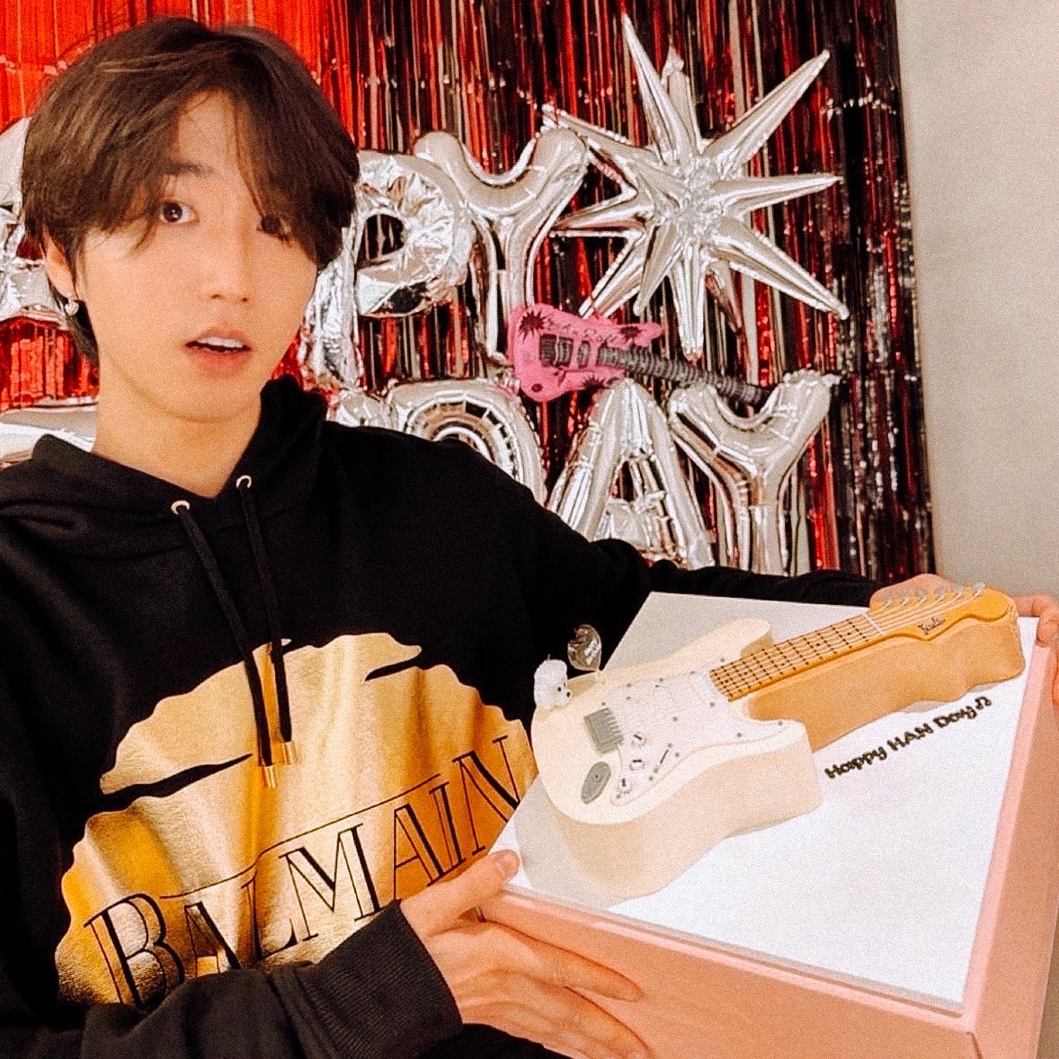 Behind-the-scenes cut of HAN (Stray Kids)