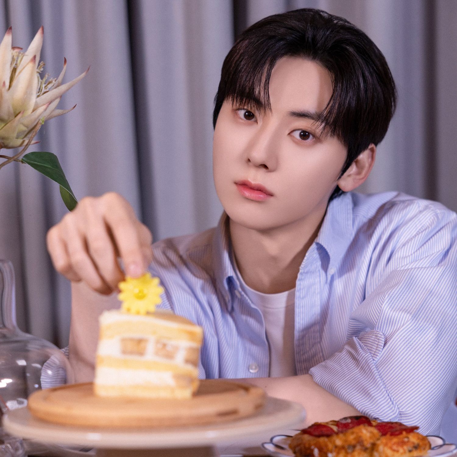 A moment captured by Hwang Minhyun's fan