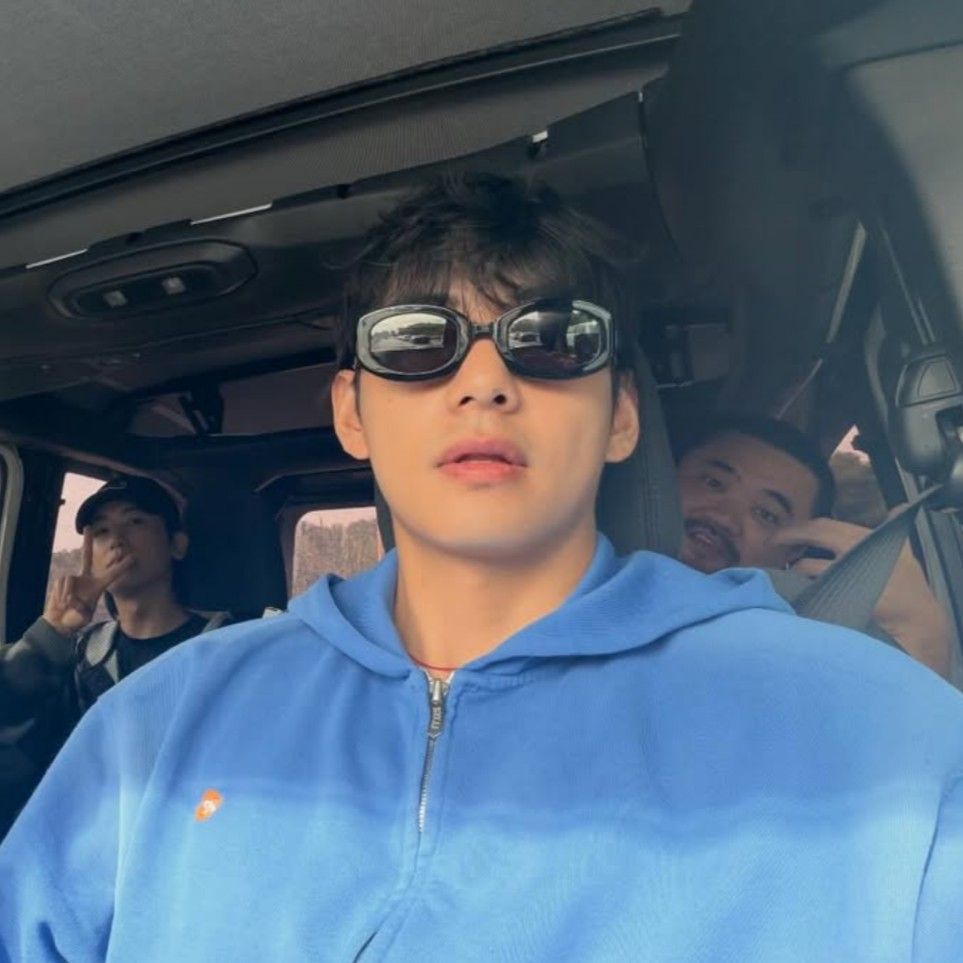 Behind-the-scenes cut of V (BTS)