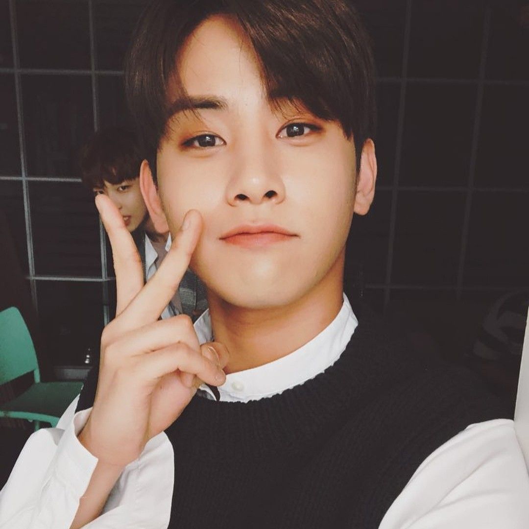 Behind-the-scenes cut of Ko Hojung (HOTSHOT)