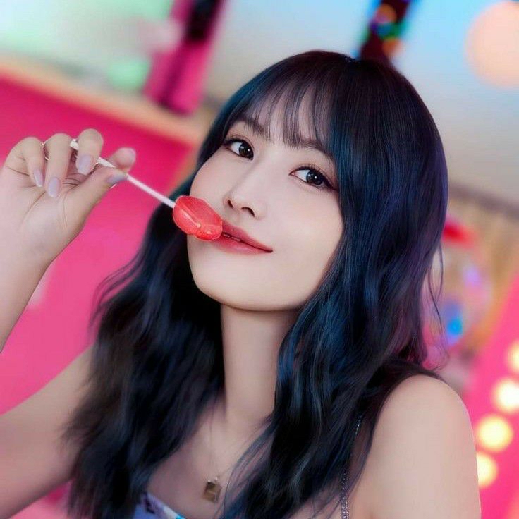 Latest photo of Momo (TWICE)