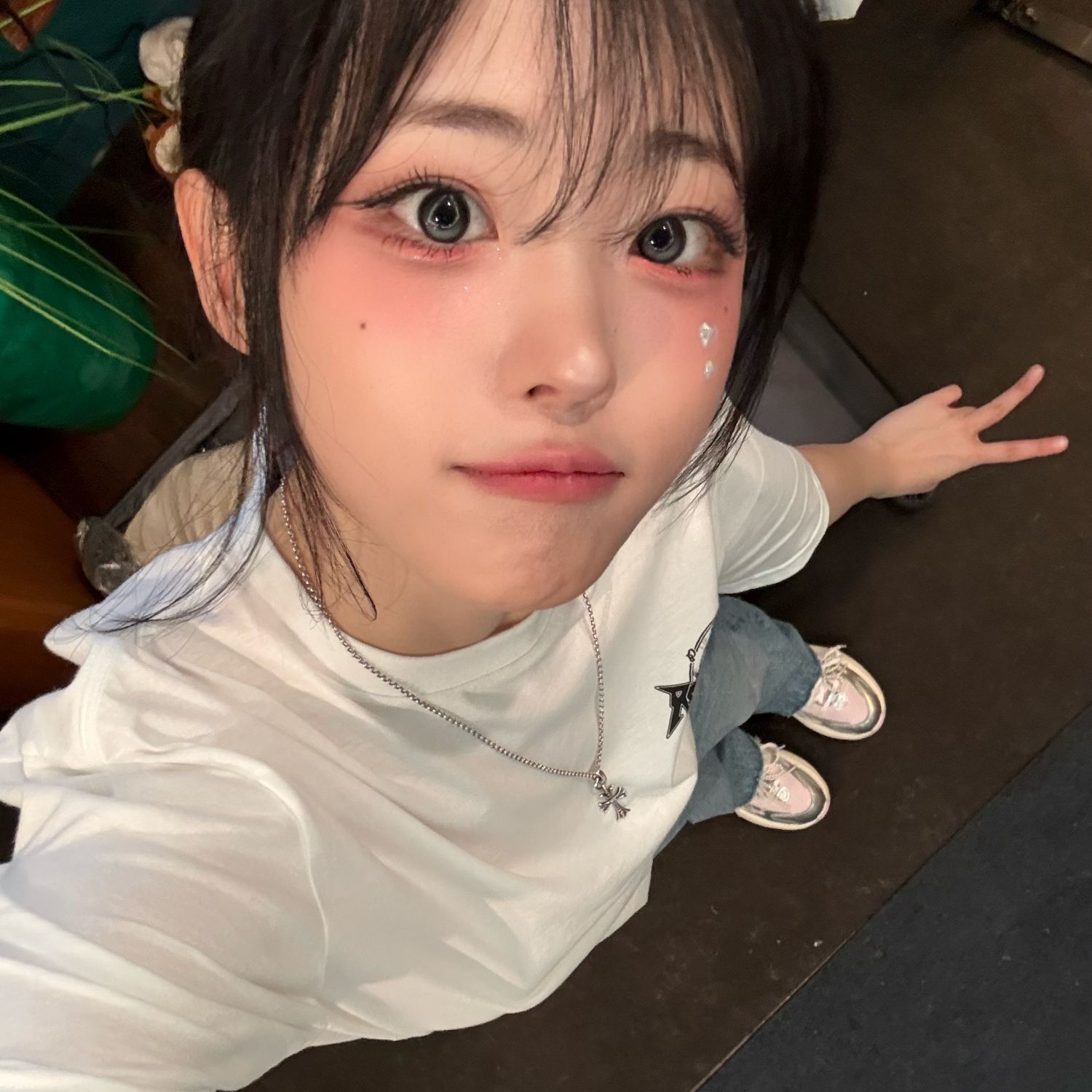 A moment captured by QWER's fan