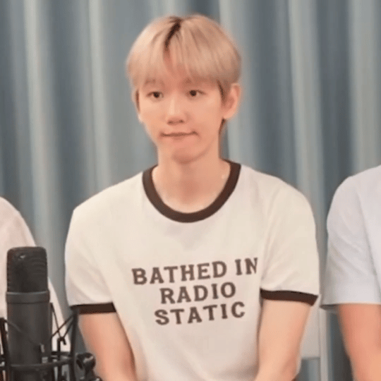 백현 (EXO)의 비하인드 컷