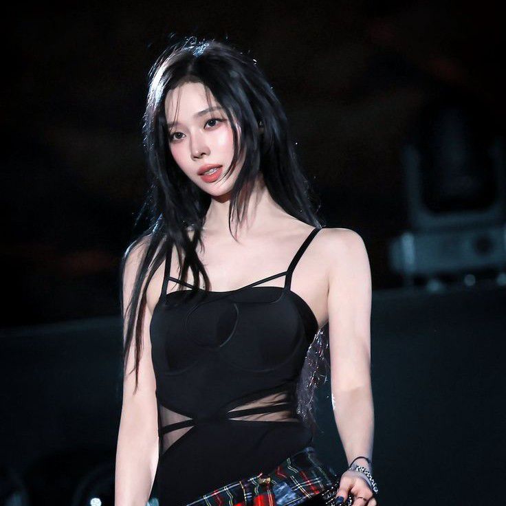 Recent activity shot of Winter (aespa)