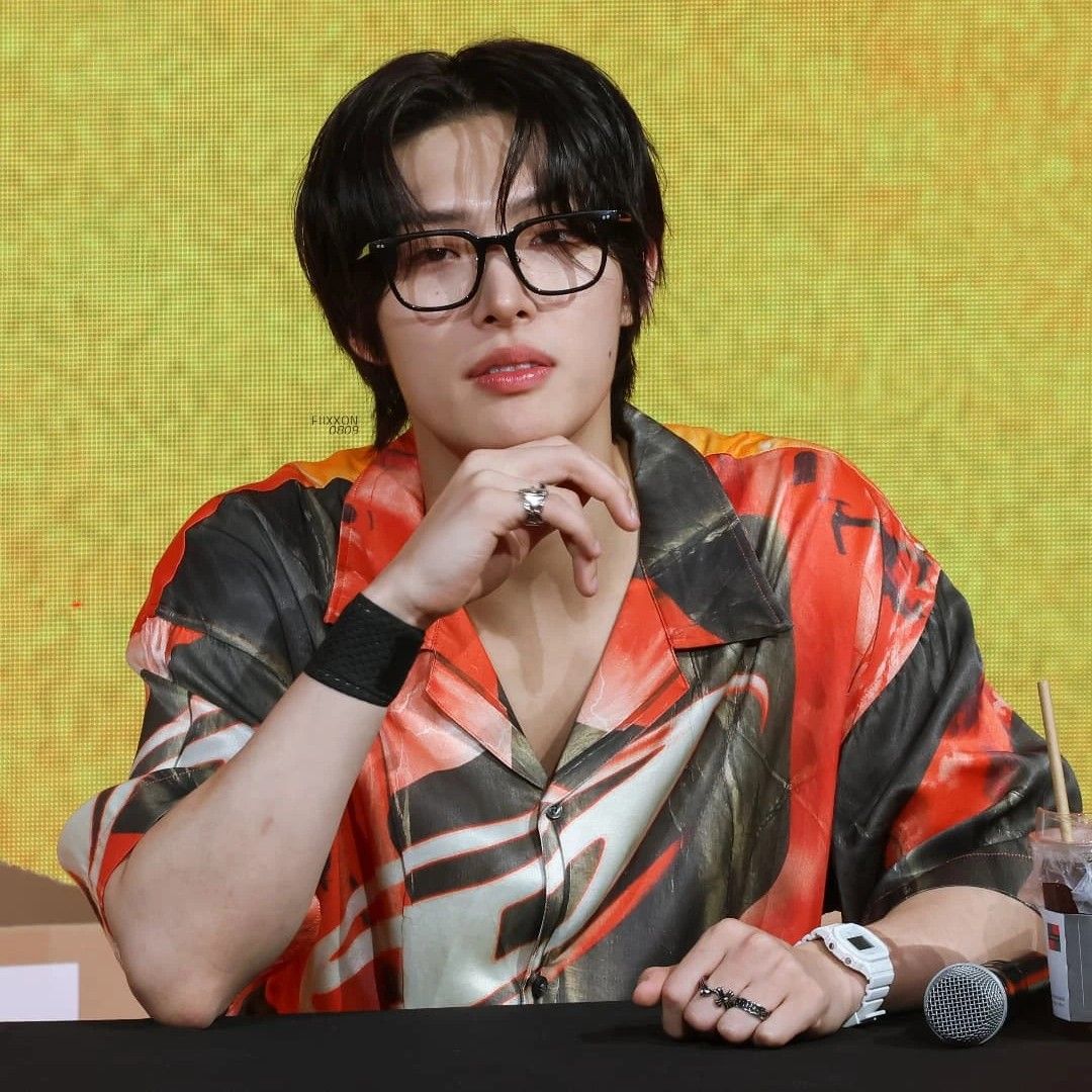 Behind-the-scenes cut of Mingi (ATEEZ)