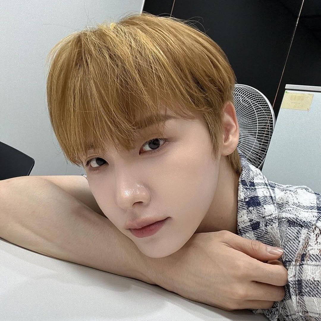 Foto aktivitas terbaru Jeon Woong (AB6IX)
