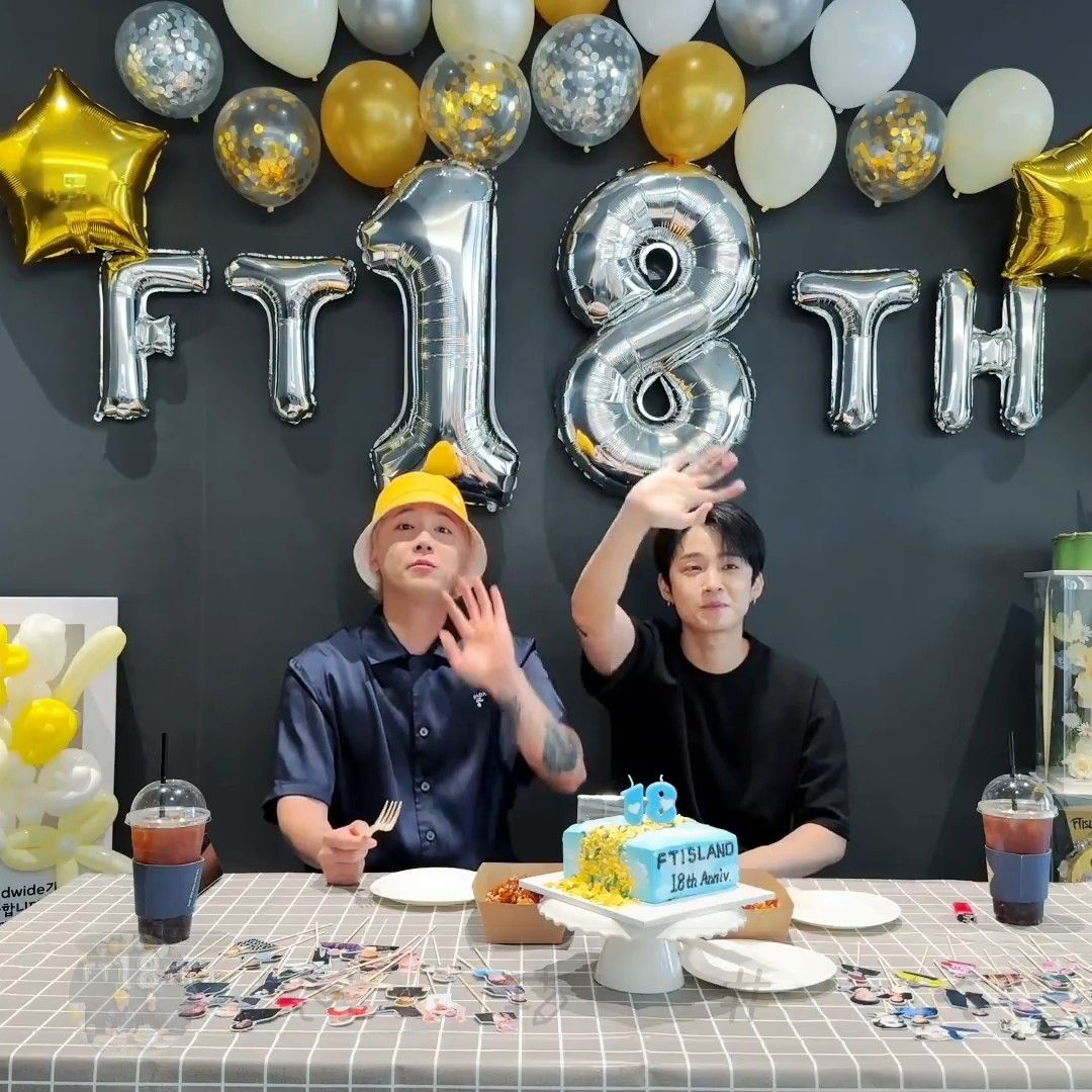 A moment captured by FTIsland's fan