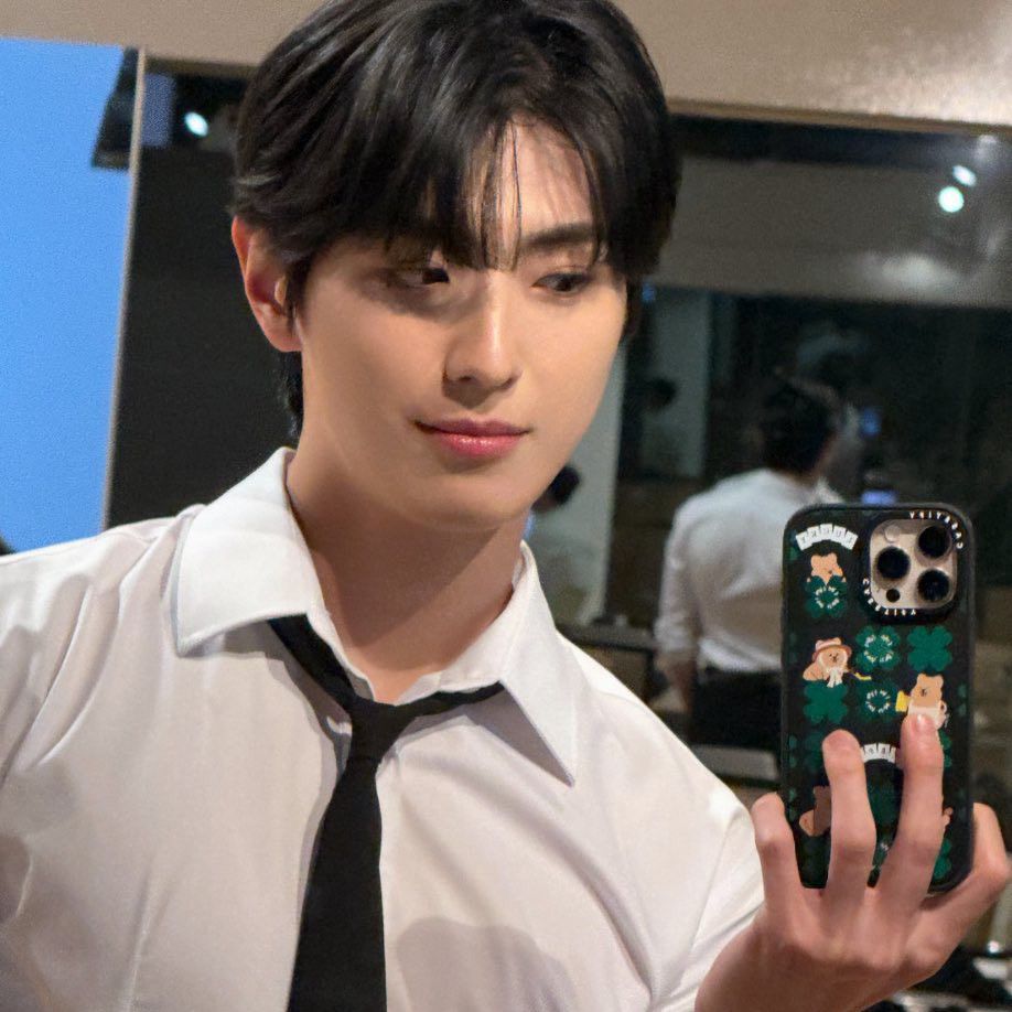 Latest photo of Yonghee (CIX)