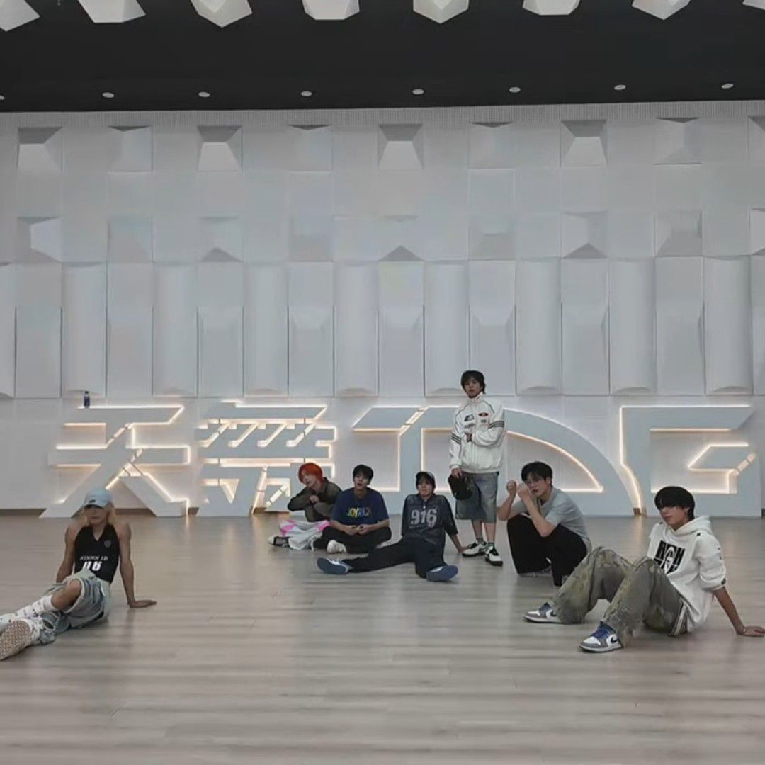 Behind-the-scenes cut of NexT1DE