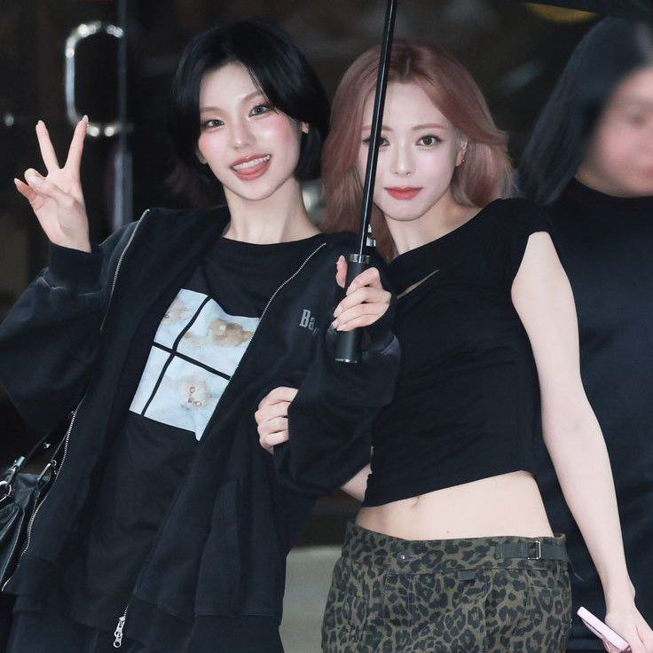 Latest photo of Yuna (ITZY)