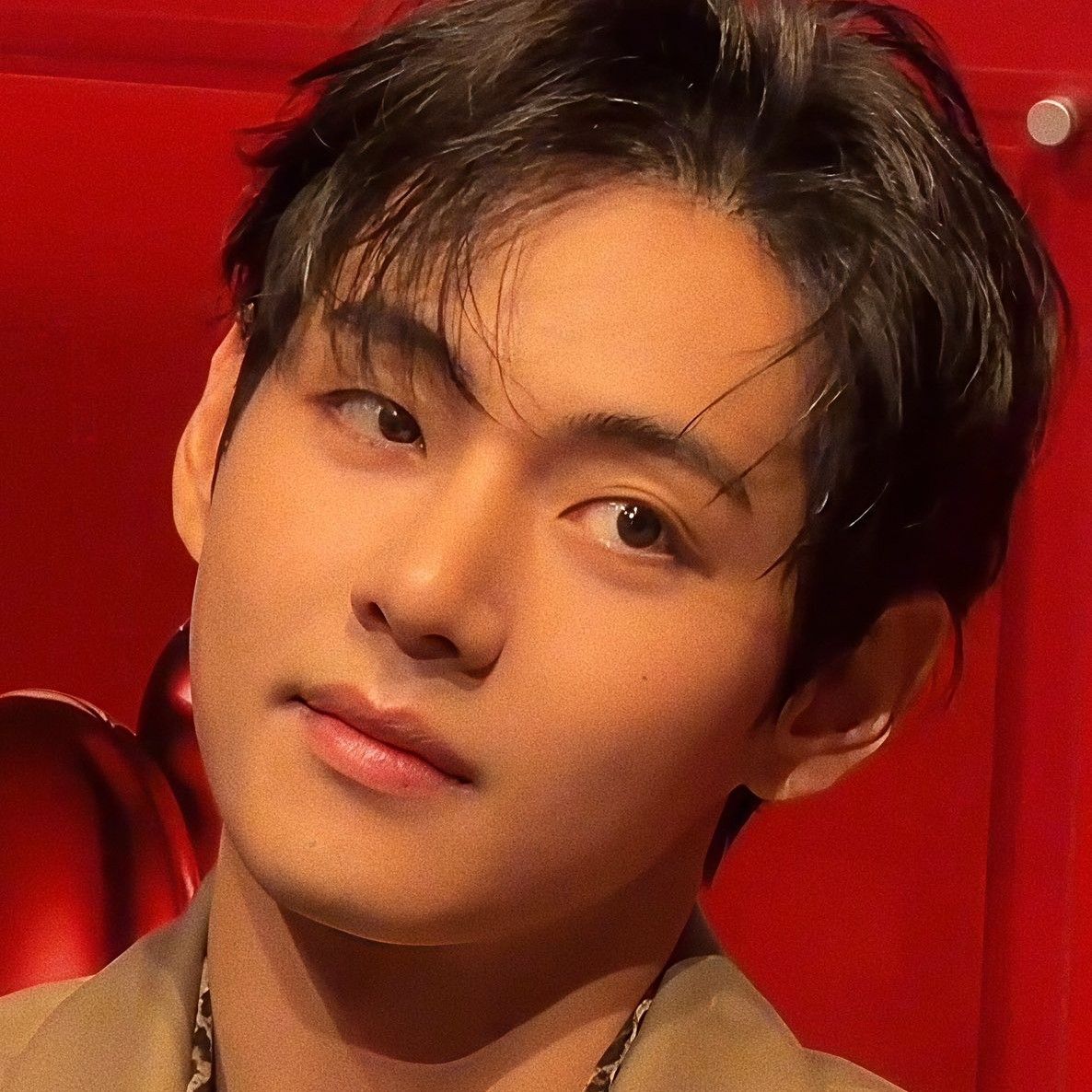 Foto aktivitas terbaru V (BTS)