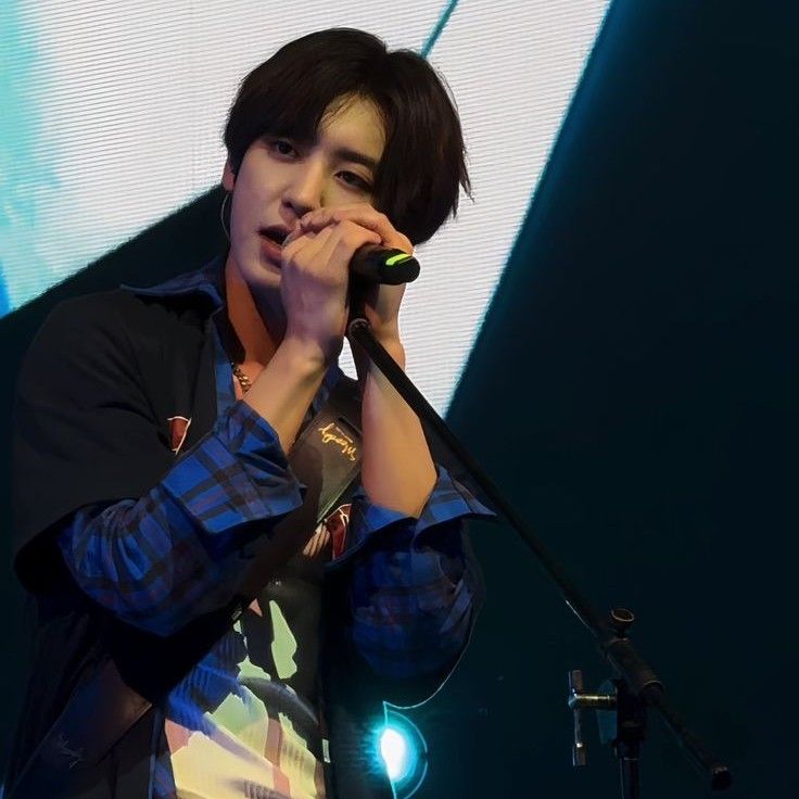 燦烈 (EXO)粉絲拍下的瞬間