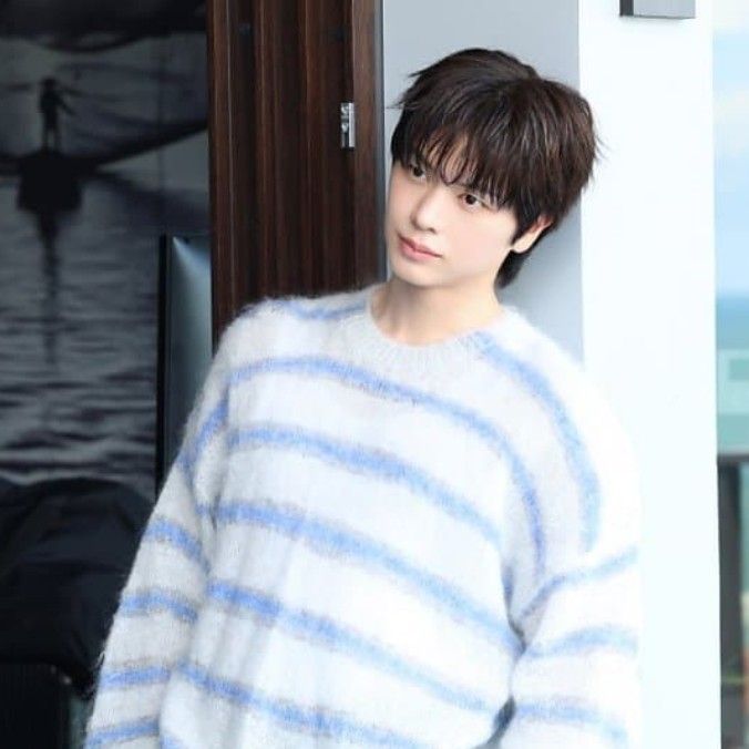 Latest photo of Yook Sungjae (BTOB)