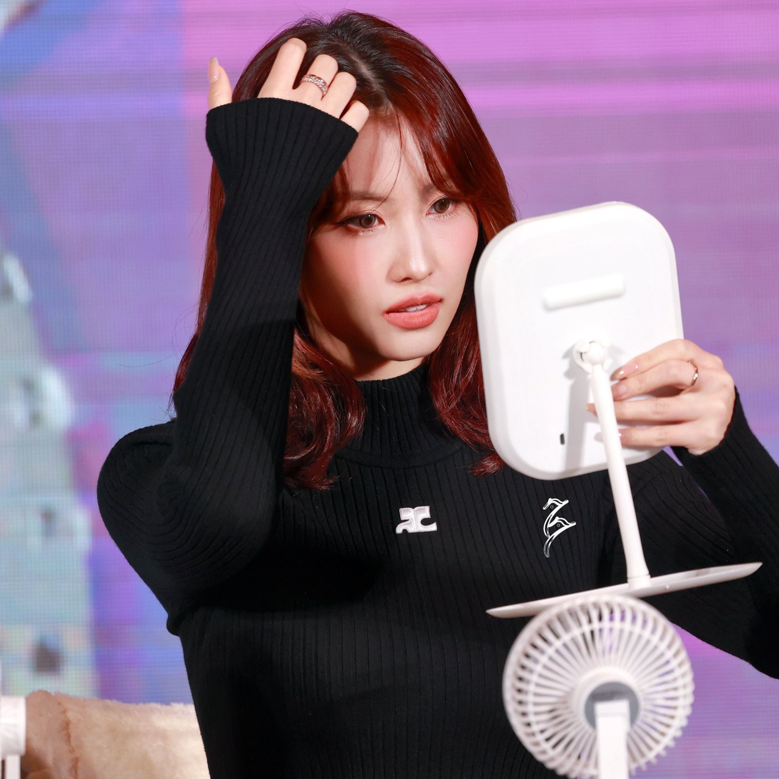 Recent activity shot of Momo (TWICE)