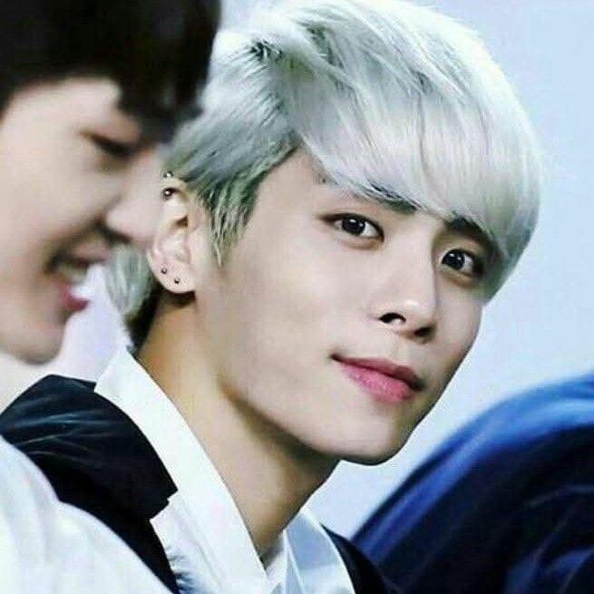 Potret di balik layar Jonghyun (SHINee)