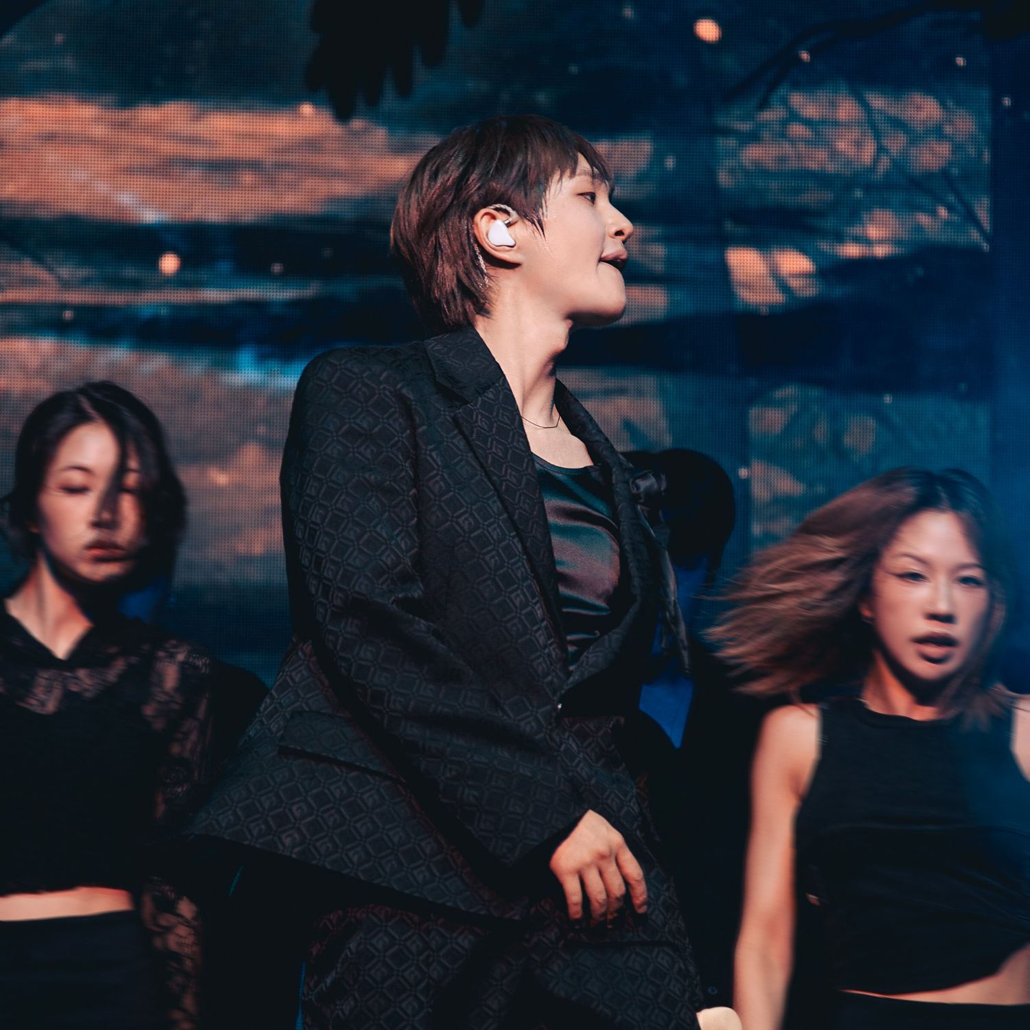 Behind-the-scenes cut of Onew (SHINee)