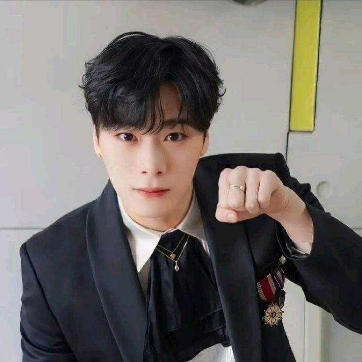 Latest photo of Moonbin (ASTRO)