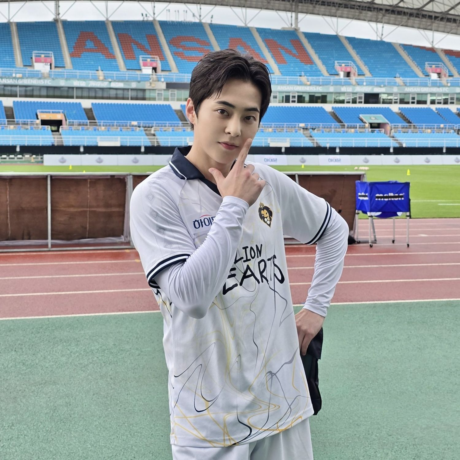 Behind-the-scenes cut of Xiumin (EXO)