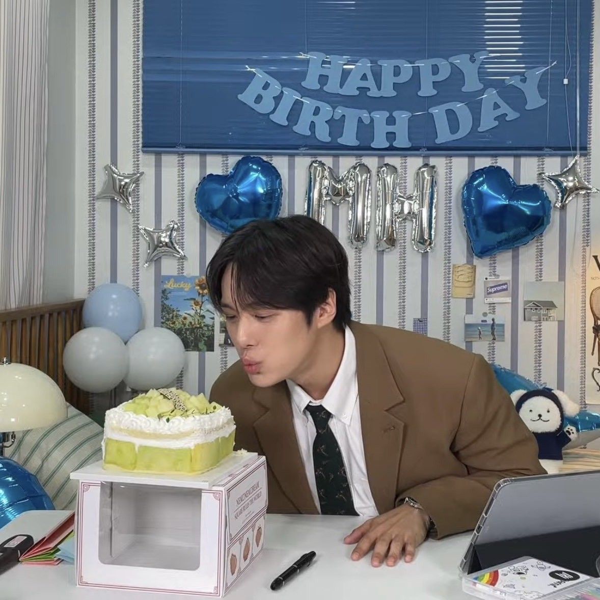 Foto aktivitas terbaru MONSTA X