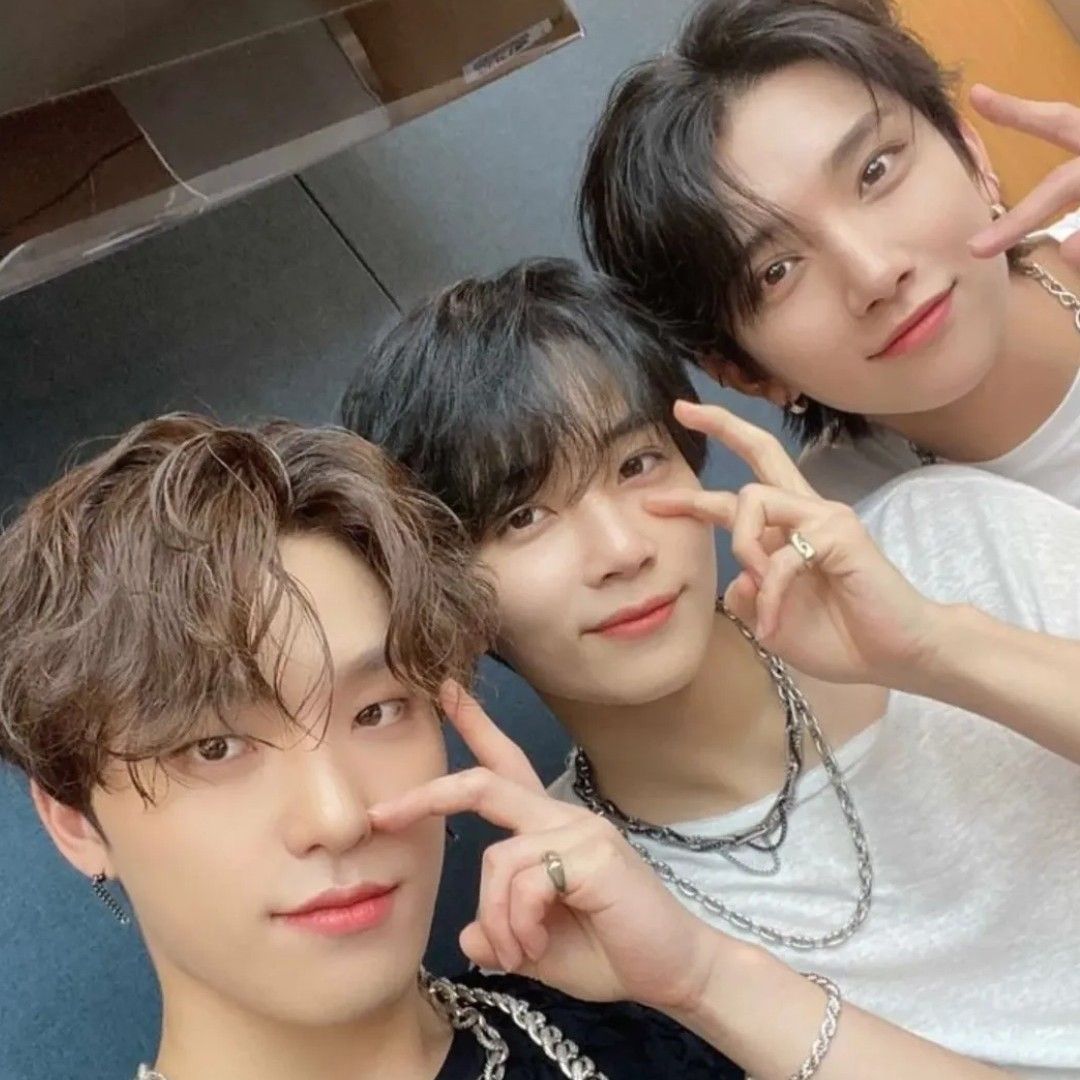 A moment captured by Jeonghan (SEVENTEEN)'s fan