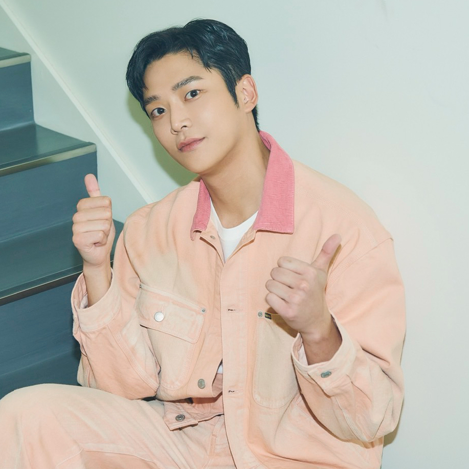 A moment captured by Rowoon's fan