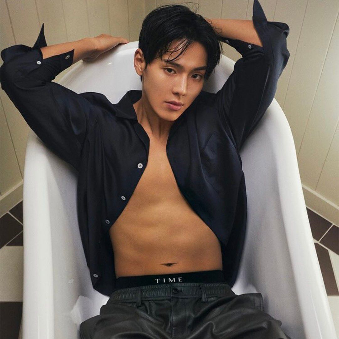 Recent activity shot of Shownu (MONSTA X)