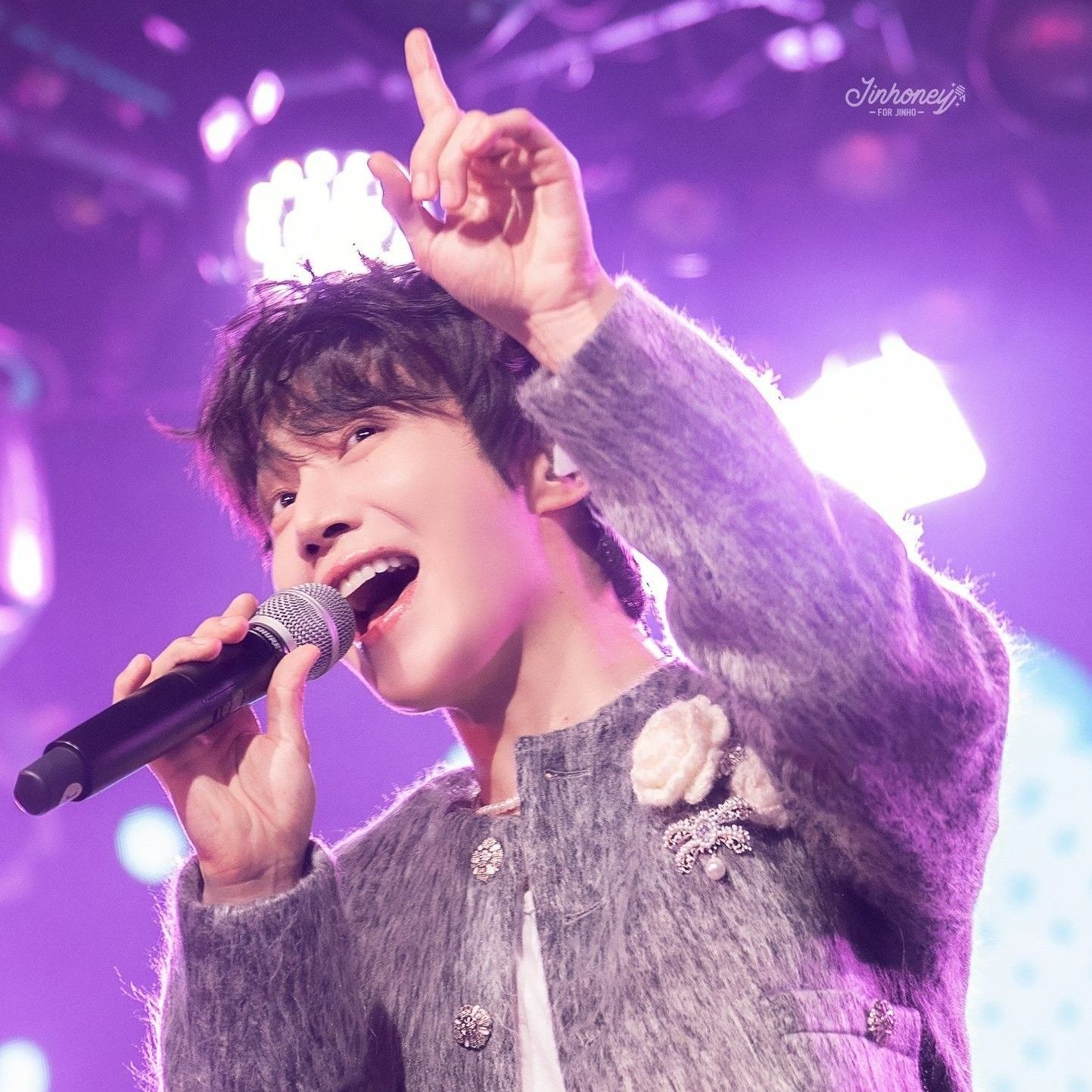 A moment captured by Jinho (PENTAGON)'s fan