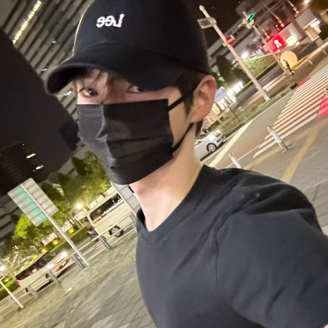 Behind-the-scenes cut of Sung Hanbin (ZEROBASEONE)