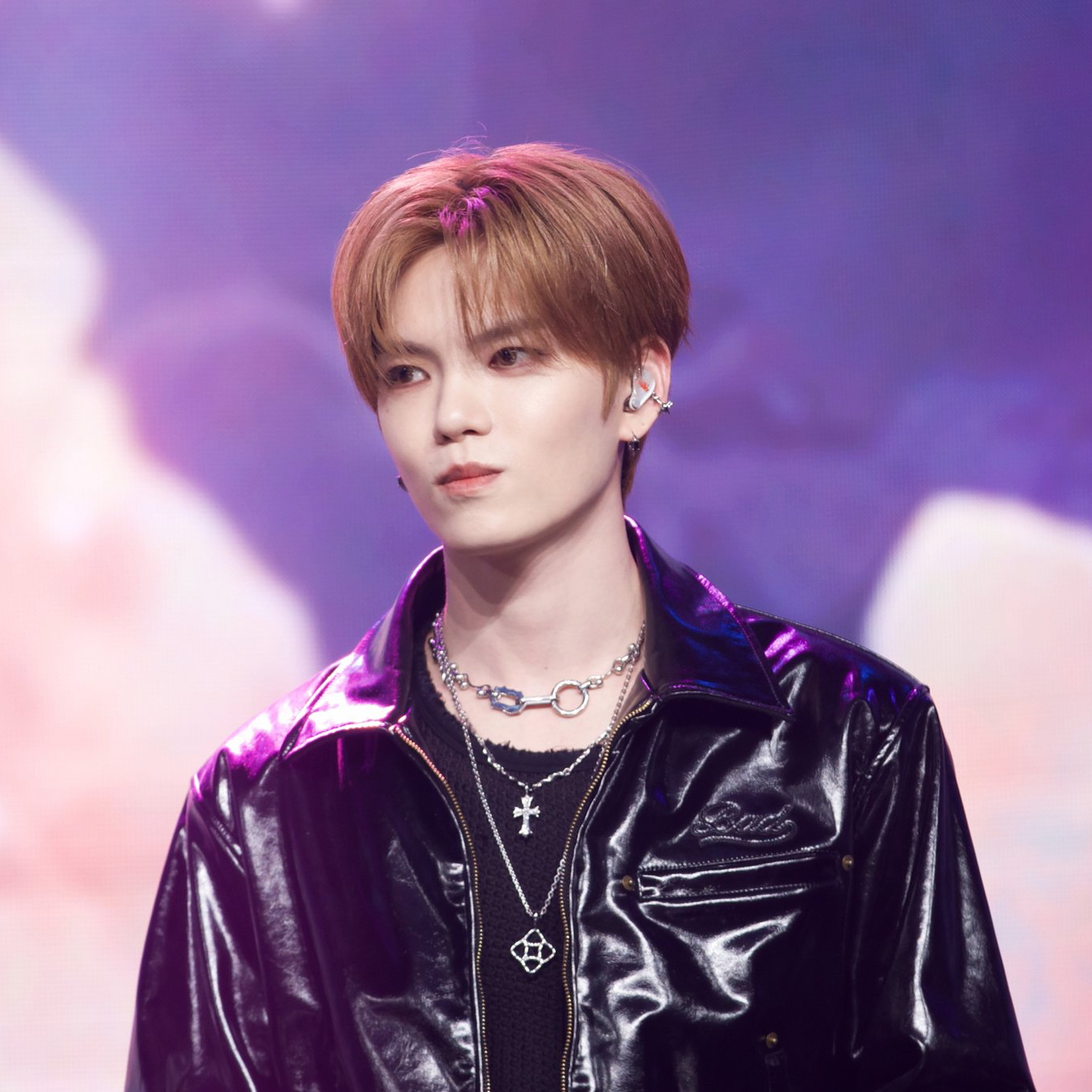 Recent activity shot of Gyehyeon (VERIVERY)