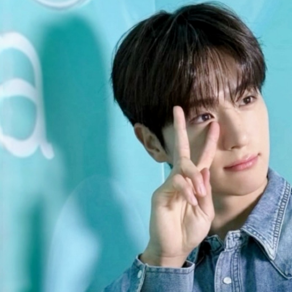 Recent activity shot of Hyunjae (THE BOYZ)