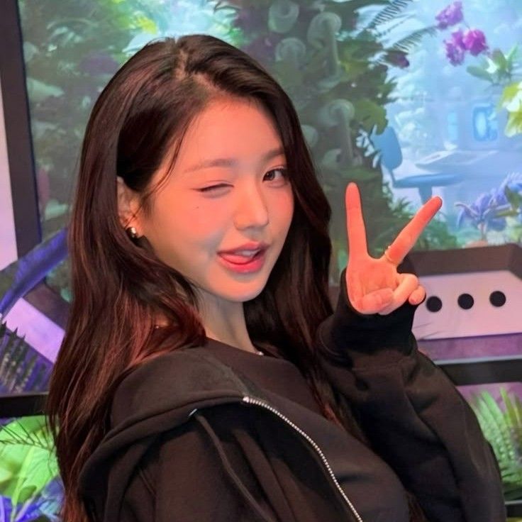 Recent activity shot of Jang Wonyoung (IVE)