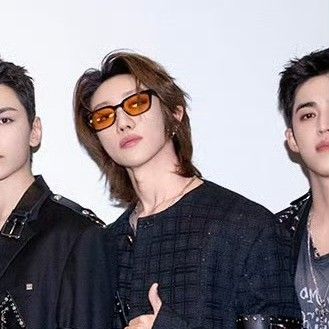 Behind-the-scenes cut of The 8 (SEVENTEEN)