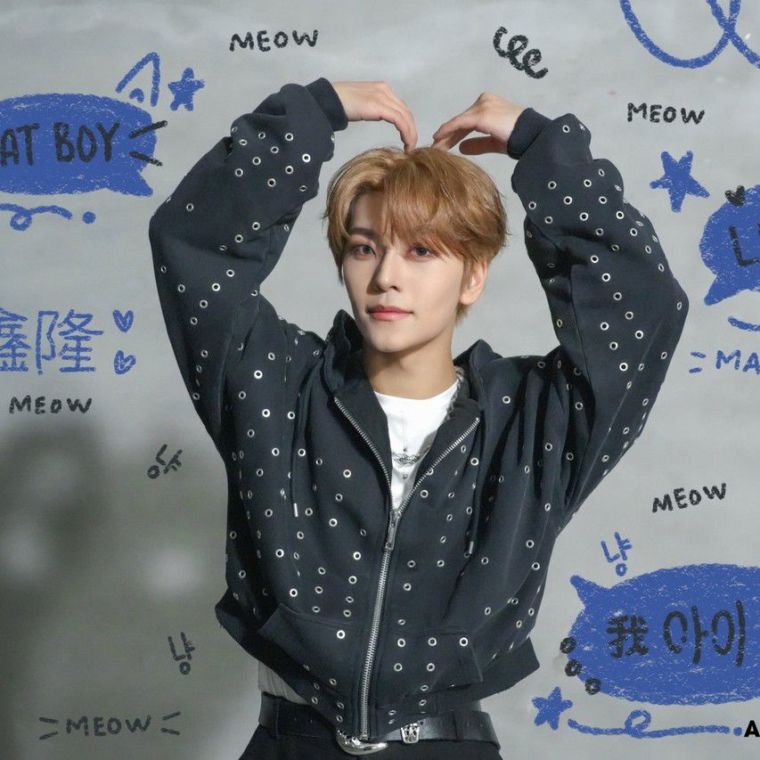 A moment captured by He Xinlong (ALPHA DRIVE ONE)'s fan