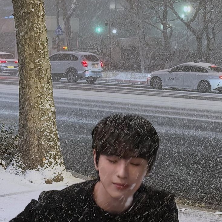 Behind-the-scenes cut of Yonghee (CIX)