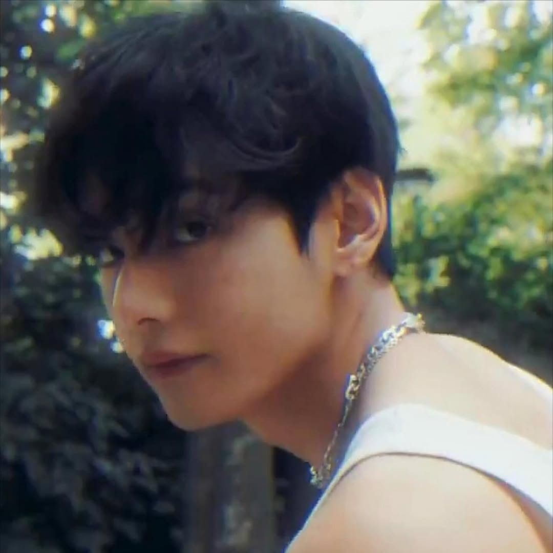 V (防彈少年團)的最新活動照片