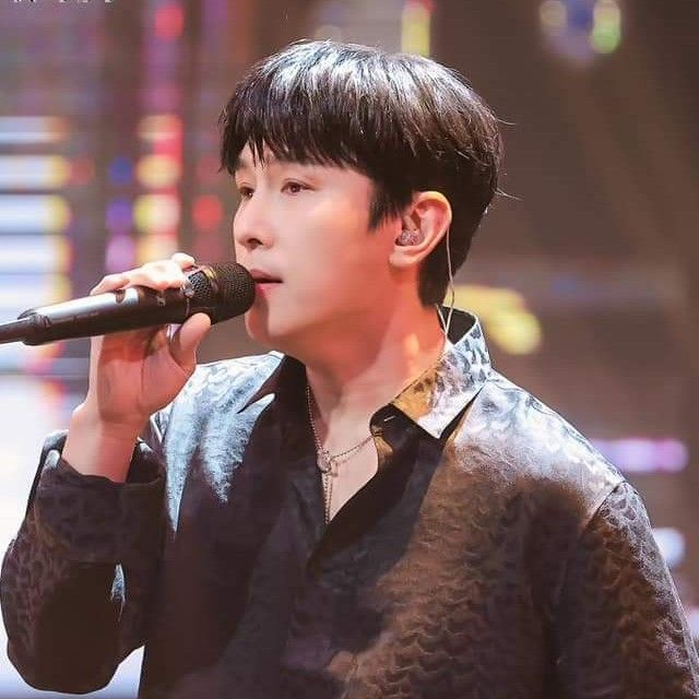 Latest photo of Kim Dongwan (SHINHWA)