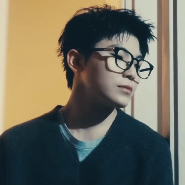 A moment captured by Woozi (SEVENTEEN)'s fan